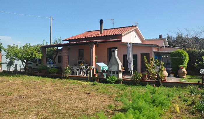 Casa in vendita in Cecina