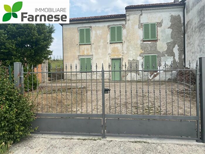 Casa con 6 locali in vendita in Ziano Piacentino EmiliaRomagna, Ziano Piacentino