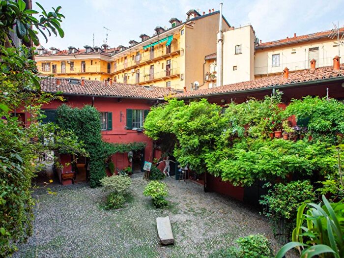 Appartamento bilocale in affitto in Alzaia Naviglio Grande, Navigli Darsena, Milano