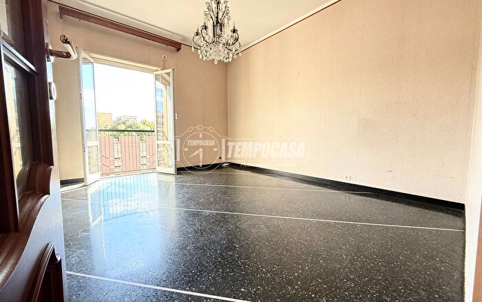 Appartamento trilocale in vendita in Via Filippo Cevasco, Genova