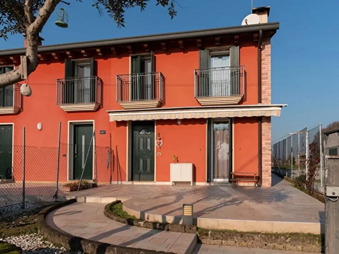 Casa trilocale in vendita in Via Cogno, San Giorgio In Bosco