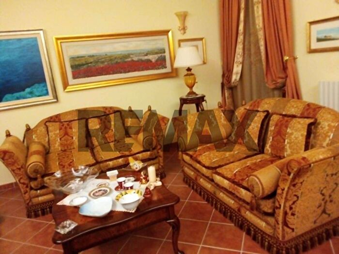 Appartamento con 6 locali in affitto in Via S Francesco, Centro, Ragusa