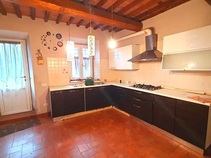 Casa quadrilocale in vendita in Via della Chiesa di Toringo, Capannori