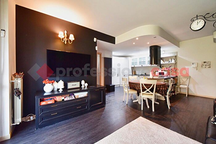 Appartamento trilocale in vendita in Via Corelli, Limbiate