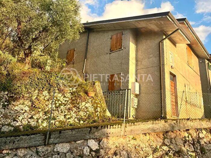 Casa quadrilocale in vendita in Pietrasanta