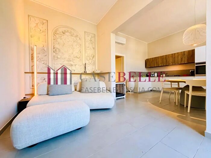Casa con 6 locali in vendita in Camaiore