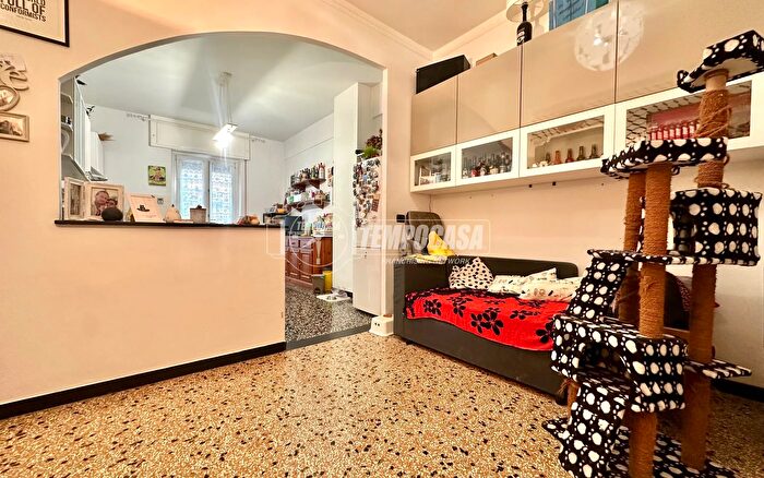 Appartamento trilocale in vendita in Via Domenico Oliva, Genova