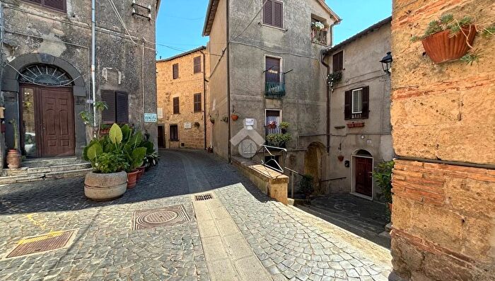 Appartamento quadrilocale in vendita in Via del Santuario, Grotte Di Castro