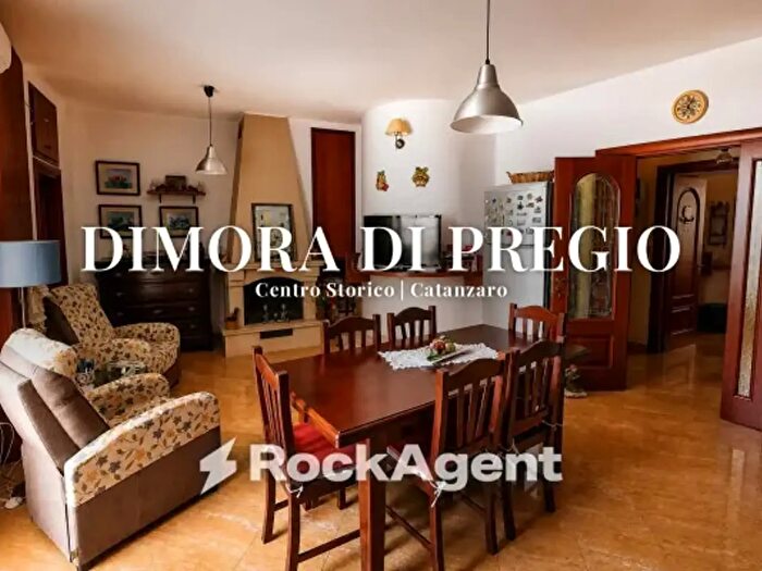 Appartamento con 6 locali in vendita in Largo Piano Grande, Catanzaro