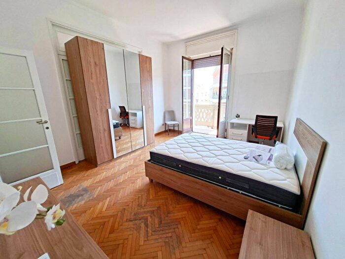 Appartamento quadrilocale in affitto in Piazza Adigrat, Plebisciti Susa, Milano