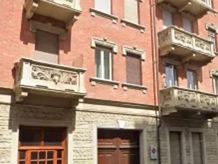 Appartamento trilocale in vendita in Via Rondissone, Torino