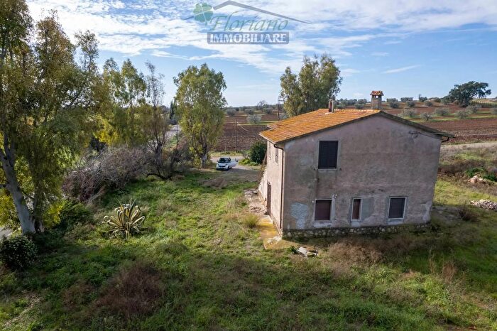 Casa con 8 locali in vendita in Strada Cava del Gesso, Capalbio