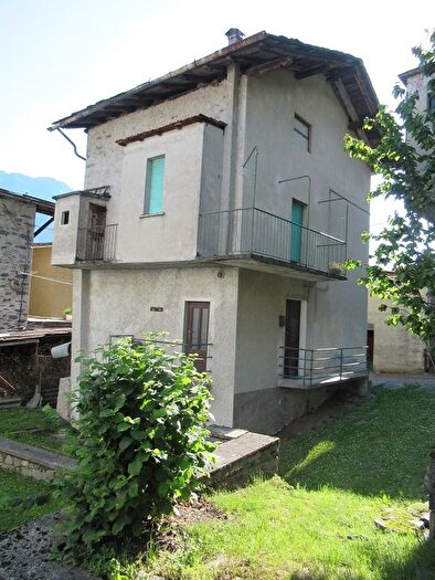 Casa con 6 locali in vendita in Cedrasco