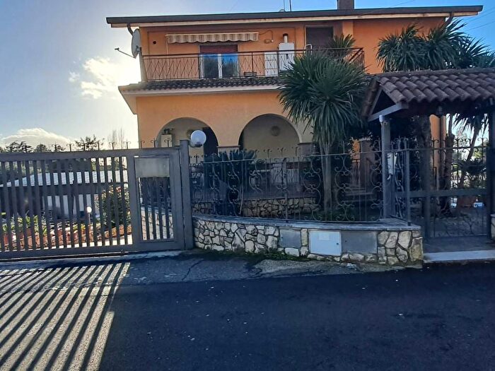 Appartamento trilocale in affitto in Via San Sebastiano, Centro, Castel Gandolfo