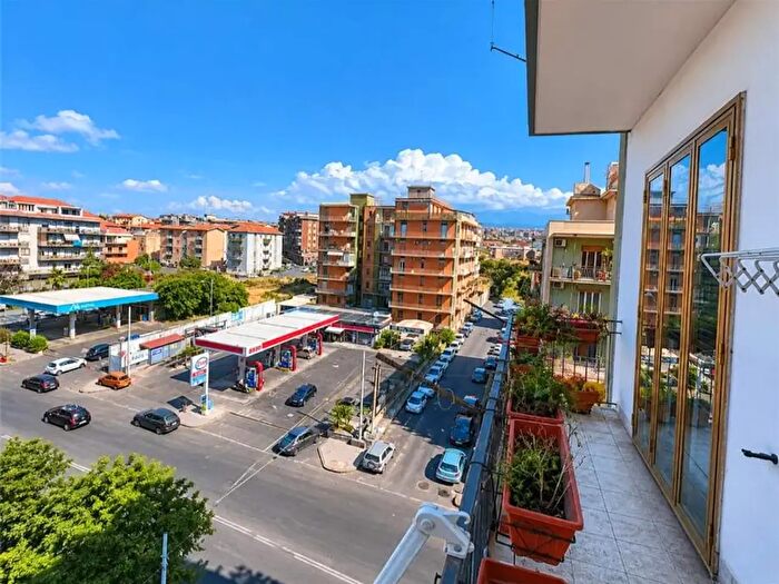 Appartamento quadrilocale in vendita in Via Federico Confalonieri, Catania