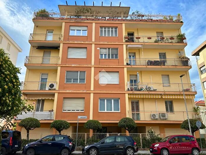 Appartamento quadrilocale in vendita in Via Pasubio, Senigallia