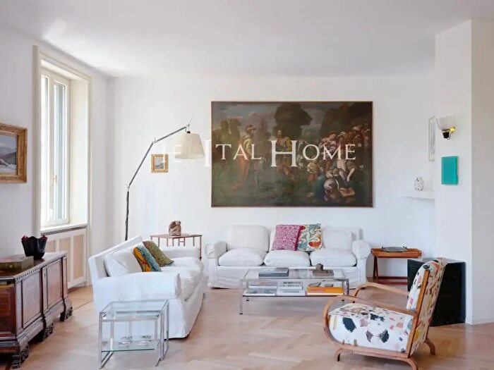 Appartamento trilocale in vendita in Via Giuseppe Parini, Milano