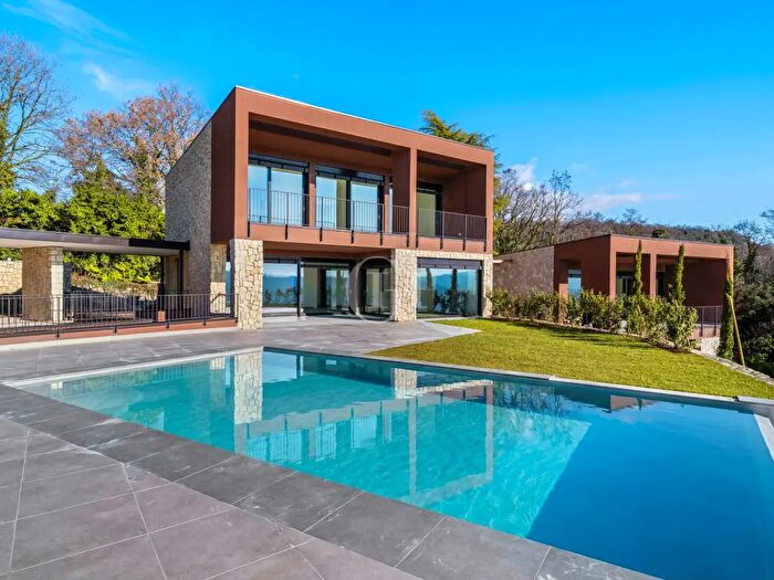 Casa con 7 locali in vendita in Garda