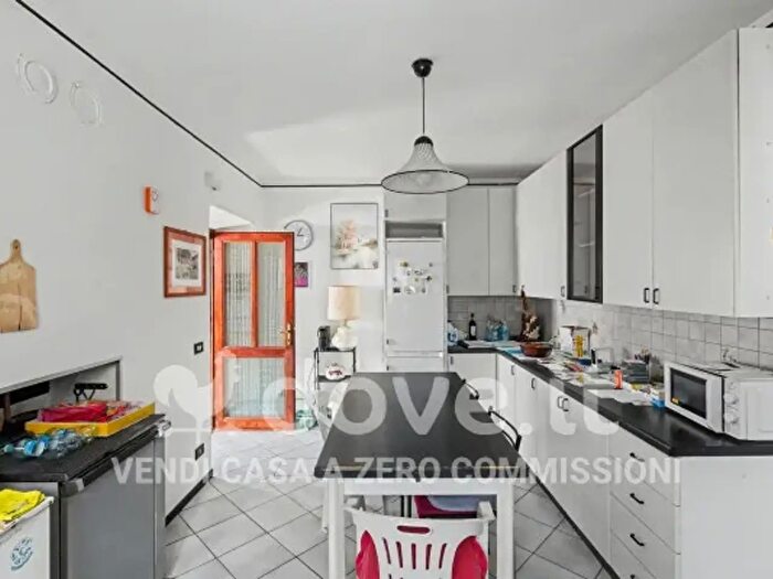 Casa trilocale in vendita in Via Carlo Poerio, Dumenza