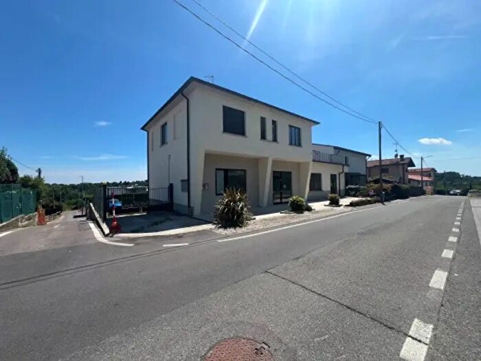Casa con 6 locali in vendita in Via Casarico, Montano Lucino