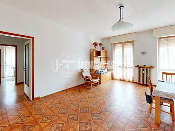 Appartamento quadrilocale in vendita in Via Oberdan, Magenta