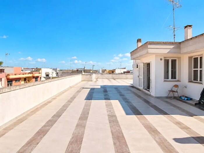 Appartamento con 6 locali in vendita in Via Monte Rosa, Monteroni Di Lecce