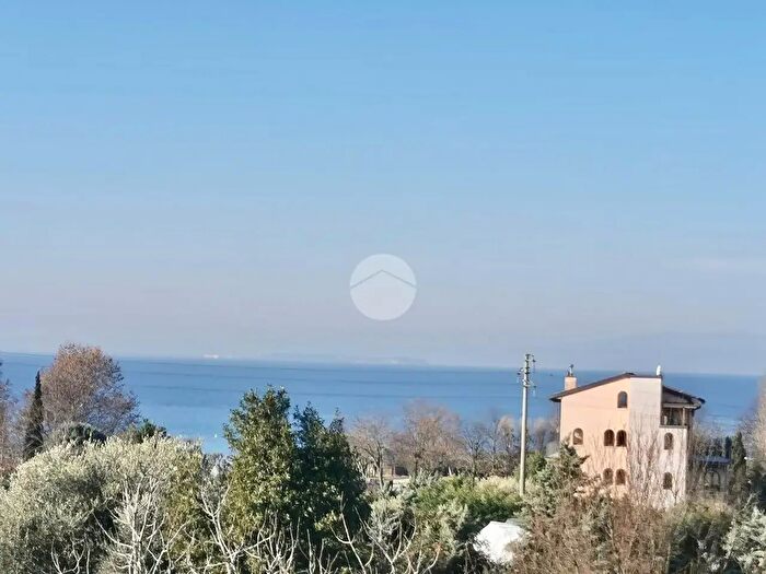 Appartamento quadrilocale in vendita in Via Gardesana, Lazise