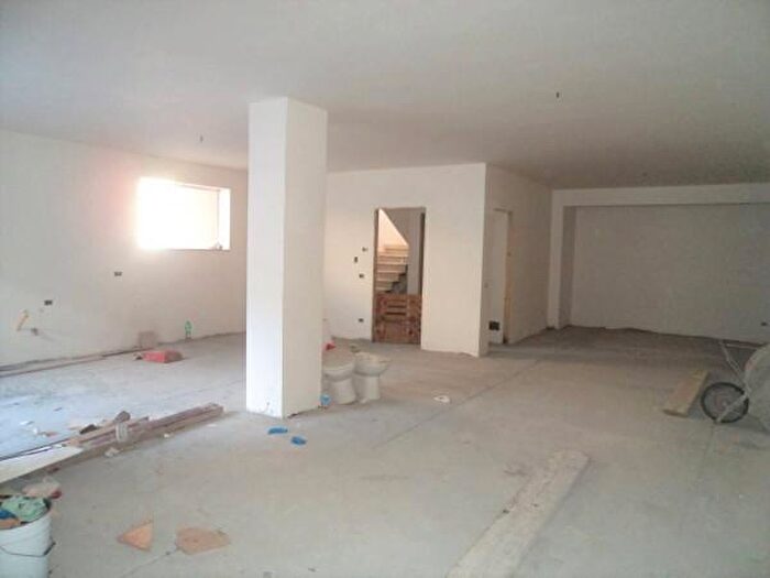 Casa con 6 locali in vendita in Aci SantAntonio