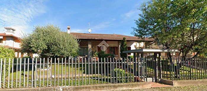 Casa con 6 locali in vendita in Via Bergamo, Rezzato