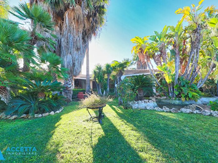 Casa con 6 locali in vendita in Via Trascine, Taranto