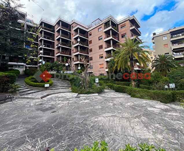 Appartamento con 5 locali in vendita in Viale Annunziata, Messina