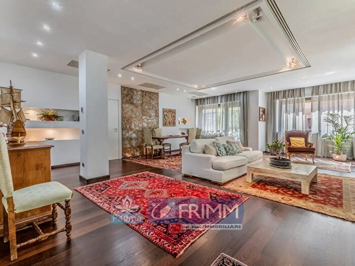 Appartamento con 5 locali in vendita in Via Ugo De Carolis, Roma