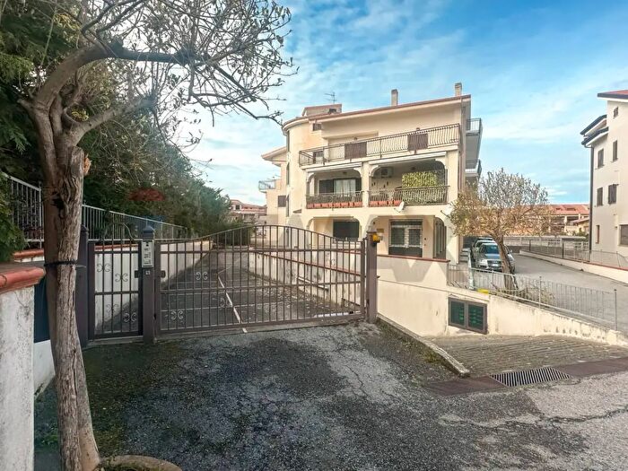Appartamento con 6 locali in vendita in Via dei Bizantini, Belvedere Marittimo