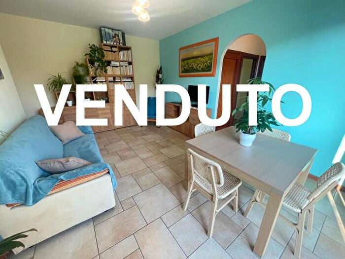 Appartamento trilocale in vendita in Via Maggio, Villa Cortese