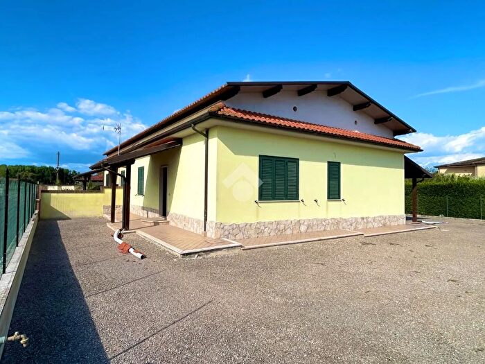 Casa con 5 locali in vendita in Via Pontina, Terracina
