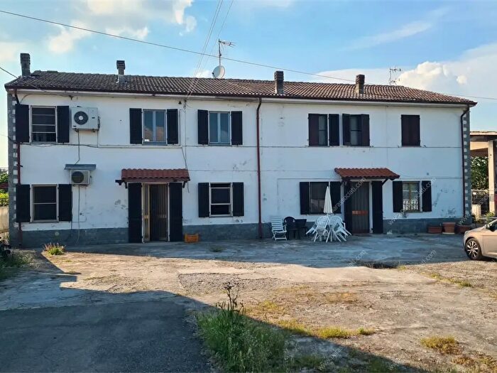 Casa con 15 locali in vendita in Via Agogna, Mezzana Bigli