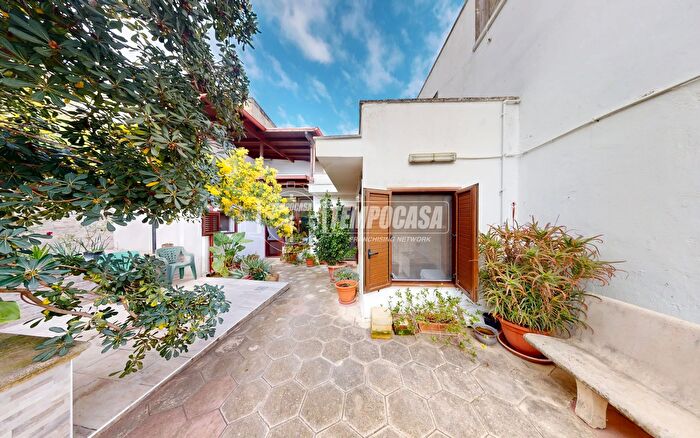 Casa con 7 locali in vendita in Piazza Umberto I, Minervino Di Lecce