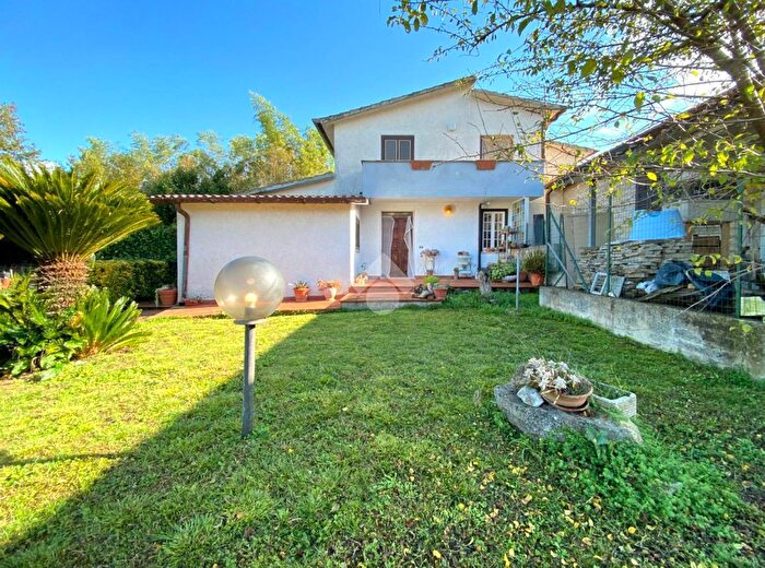 Casa quadrilocale in vendita in Via Sorana, Sezze