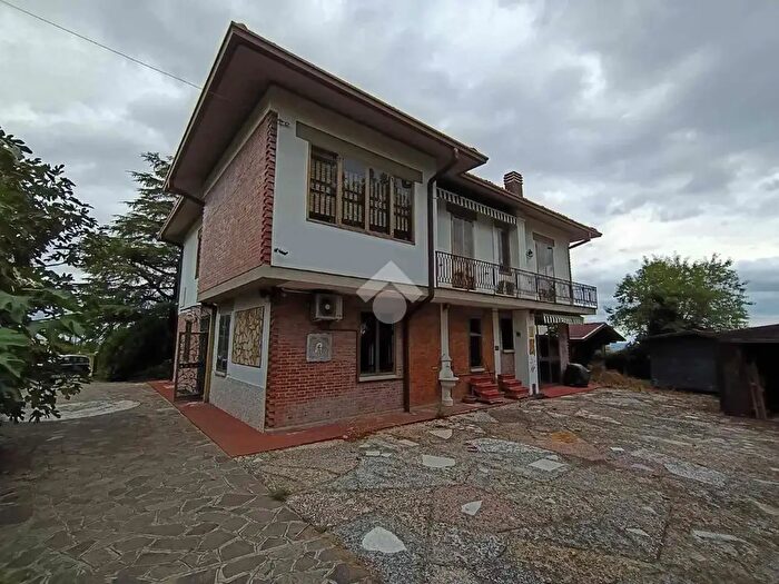 Casa con 11 locali in vendita in Via Vigne Nuove, Dozza