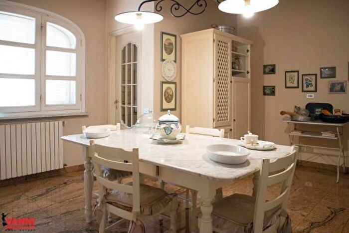 Appartamento con 6 locali in vendita in Via Aurelia Sud, Cecina