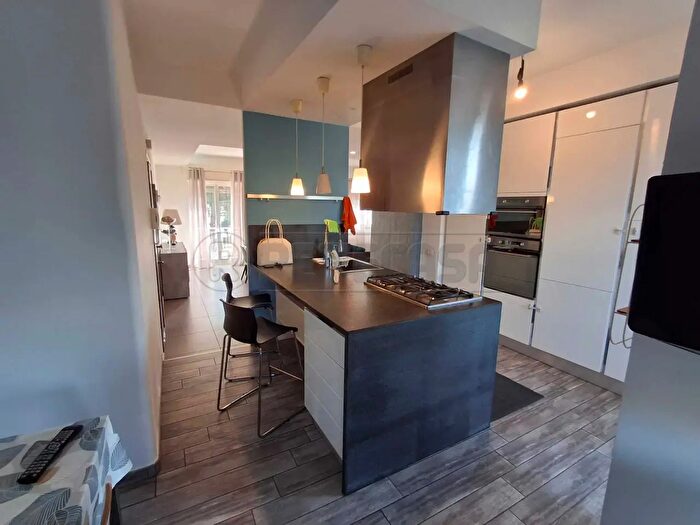 Appartamento con 5 locali in vendita in Via Santi Amato, Siracusa