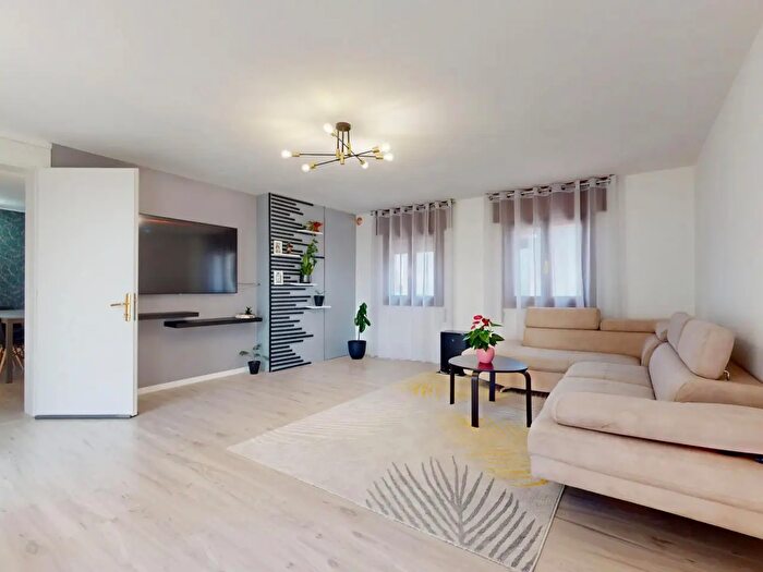 Casa con 8 locali in vendita in Viale Martiri della Liberazione, Carmignano Di Brenta