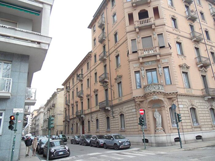 Appartamento quadrilocale in affitto in Corso Galileo Ferraris, Crocetta, Torino