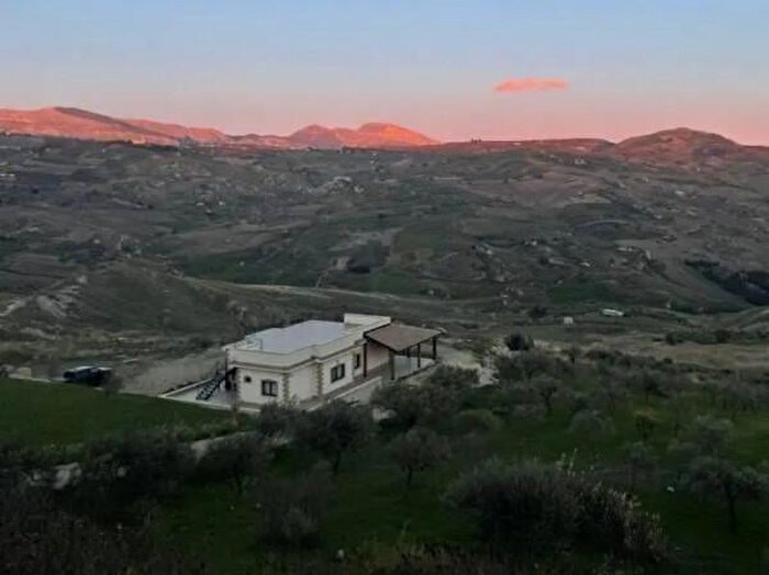 Casa quadrilocale in vendita in Via Don Luigi Sturzo Snc Sn Sn Sn Sn Sn Sn Sn, Cianciana