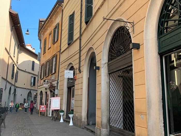 Appartamento bilocale in affitto in Via Carlo Cattaneo, Centro, Varese