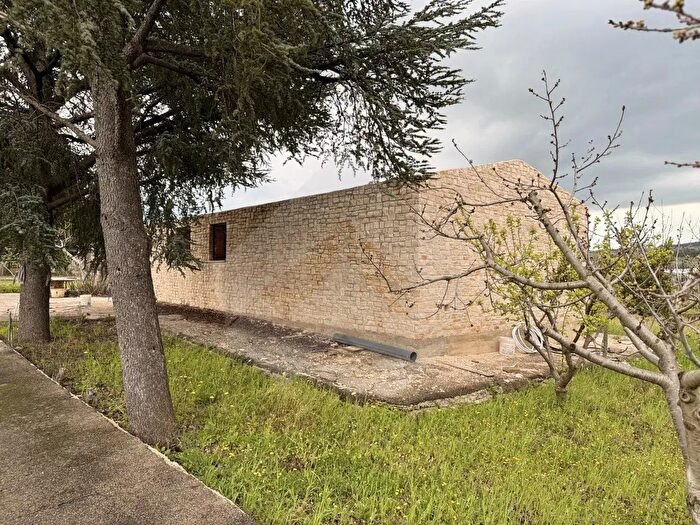 Casa in vendita in Via Castel del Monte, Andria