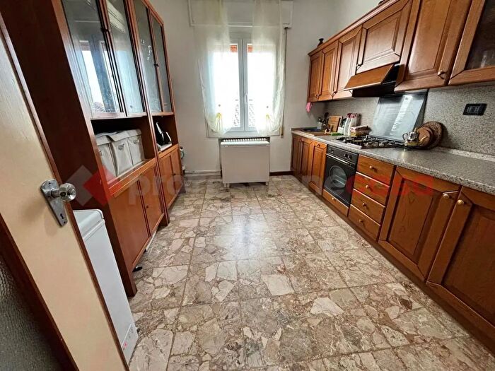 Appartamento con 5 locali in vendita in Via Marconi a, Lendinara