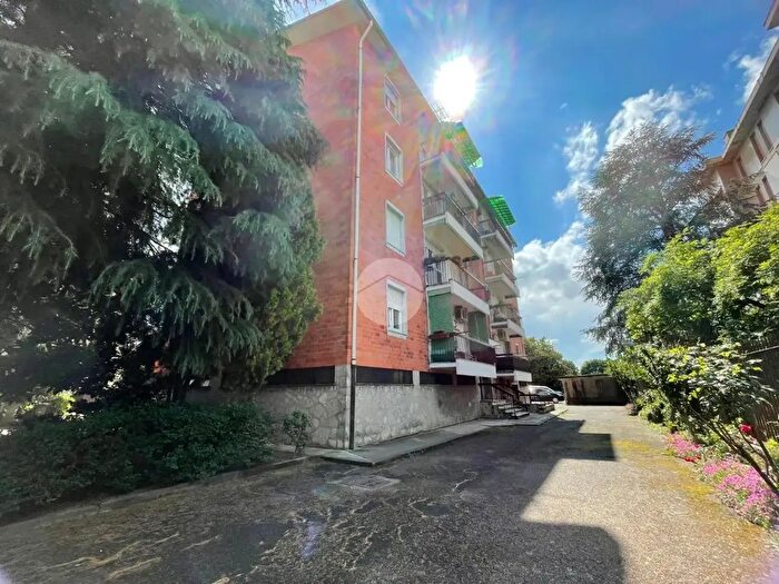 Appartamento bilocale in vendita in Via S Girolamo Emiliani, Magenta
