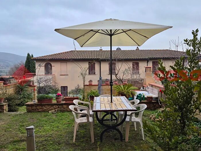 Appartamento trilocale in vendita in Via delle Vignacce bis, Casale Marittimo