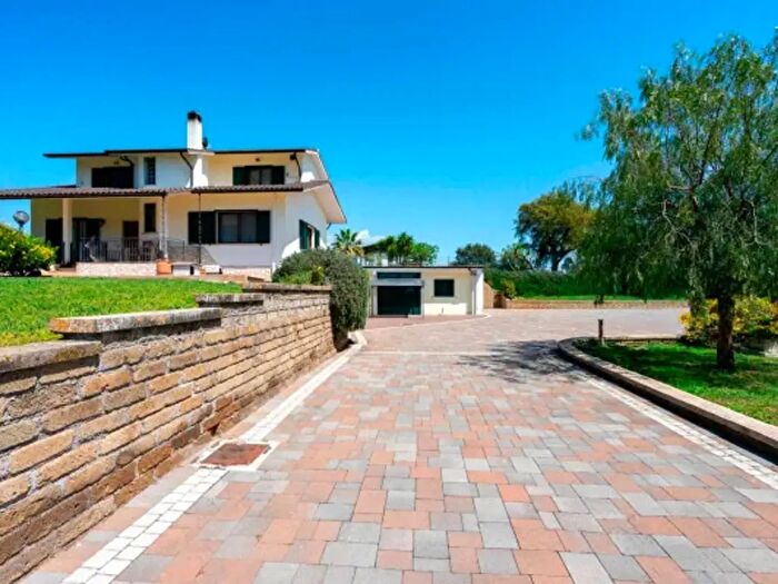 Casa con 6 locali in vendita in Via Litoranea, Sabaudia